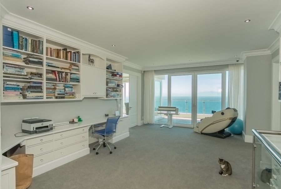 7 Bedroom Property for Sale in Cairnside Western Cape